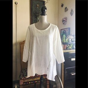 Niche white summer top